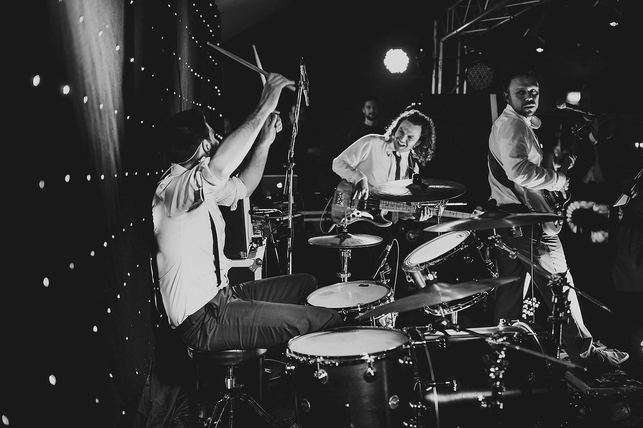 Wedding gig music | Honestweddingadvice.com